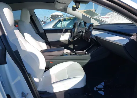 2020 Tesla Model Y Long Range Dual Motor All-Wheel Drive z USA, uszkodzony, nr VIN 5YJYGDEE5LF021846